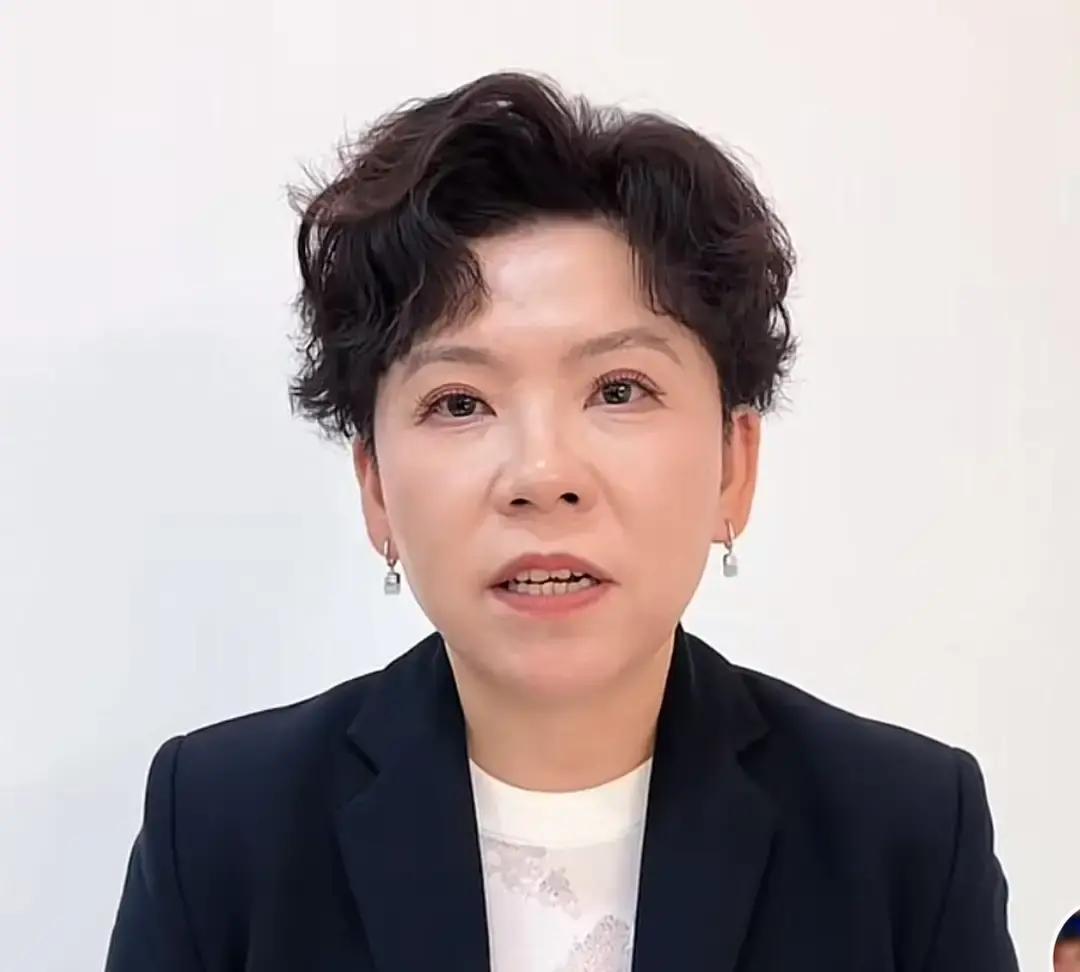 邓亚萍一句话戳破窗户纸：现在的看台，看的是脸，不是拍。12号女单四强拖了一个