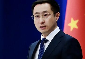 日本北海道暴雪肆虐，数百名中国游客身陷险境。尽管中国驻日本大使馆和外交部早已多次