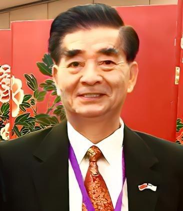 你敢相信吗？一个被美国安插在中国潜伏多年的间谍头子，竟然是个天天笑眯眯、热心肠到