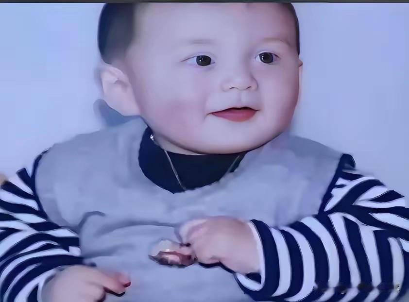 辽宁一男孩出生三年不会说话，父母四处寻医，却始终不见好转，就在准备接受孩子是个哑