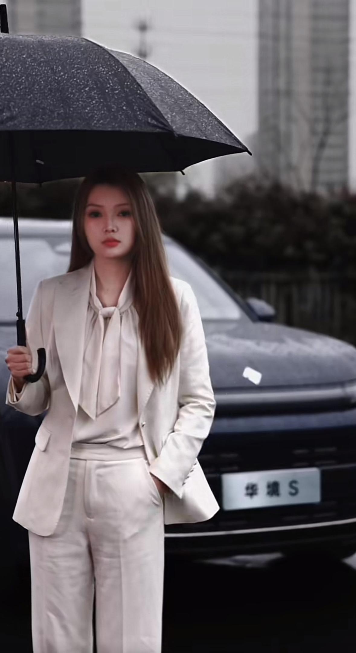 花20万买五菱+华为组合的华境S到底值不值？值在什么地方，一次性把干