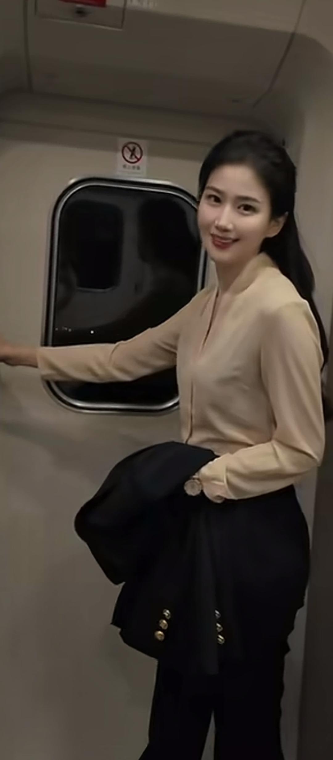 优雅空姐风，微笑面对每一天！😊💃🏻