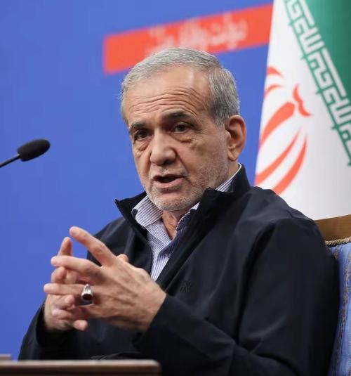 一觉醒来，风向大变！伊朗总统遭到内部严重质疑。伊朗总统佩泽希齐扬在对外发表讲话中