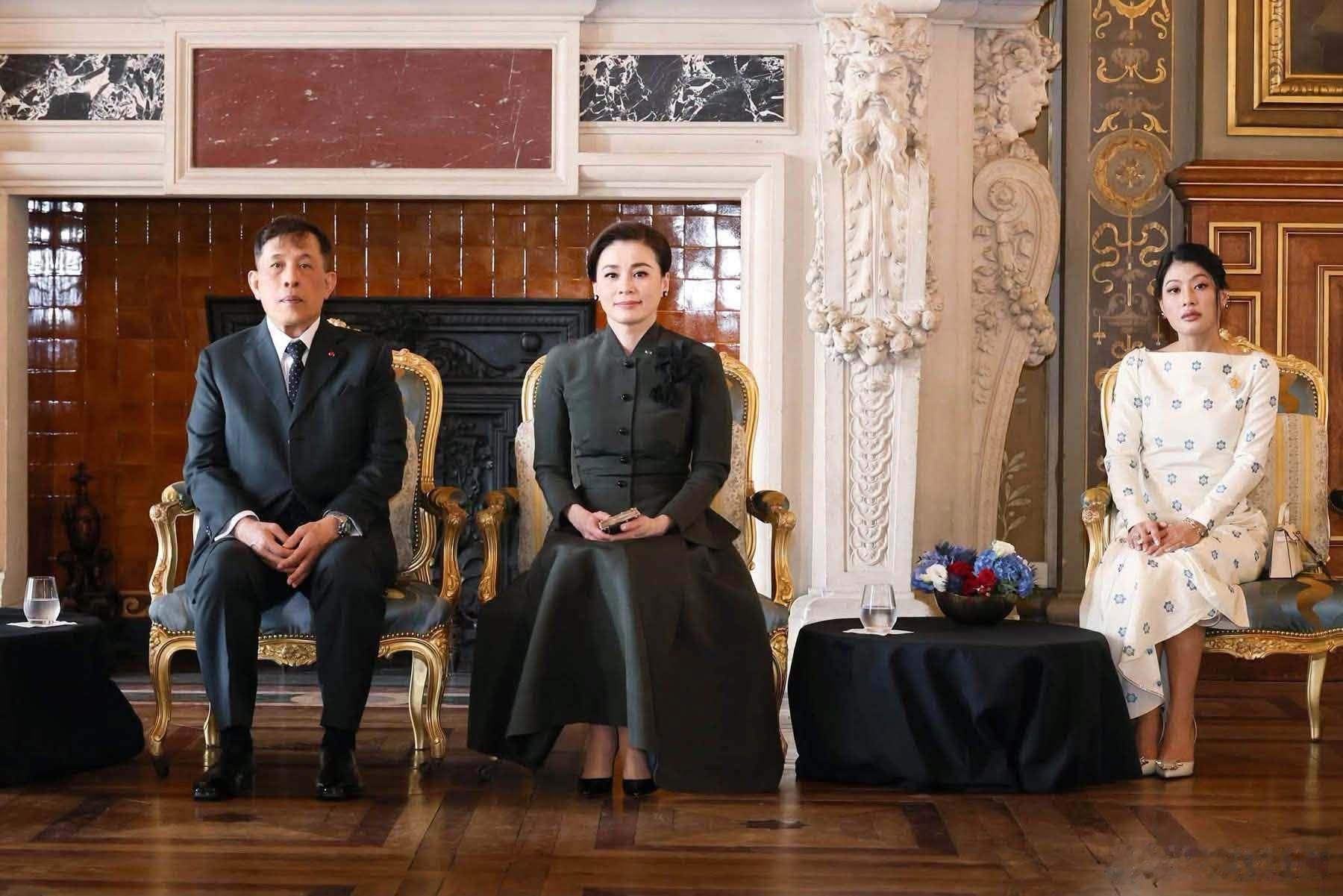 泰国国王夫妇访问法国，思公主随行。