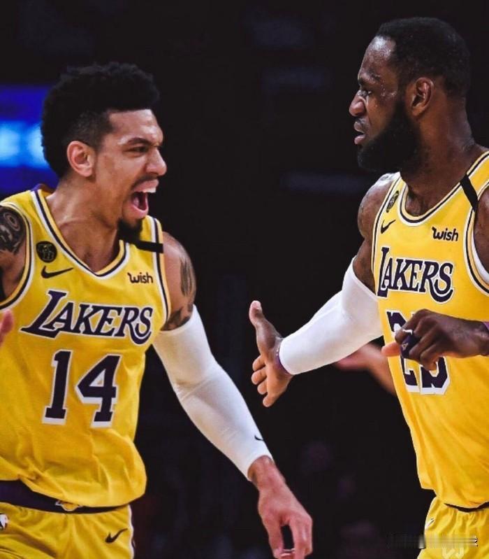 丹尼-格林杀人诛心啊前NBA球员丹尼-格林谈到詹姆斯加盟76人的决定，他说：