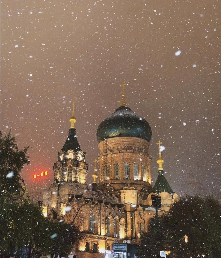 太强了！哈尔滨搜索热度暴涨超500%，哈尔滨的火爆不是一蹴而就的，而是一步一个脚