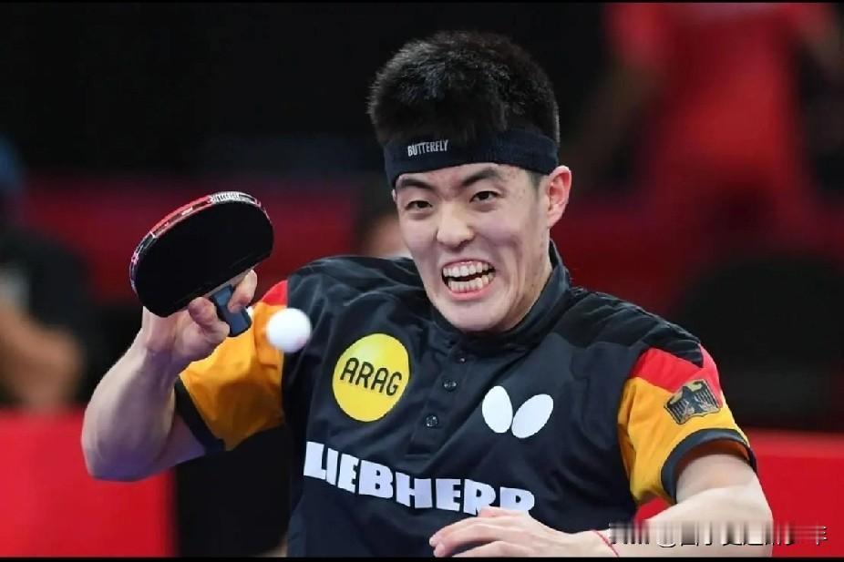 新加坡大满贯赛男单1/16决赛：邱党VS泊雷特。第一局邱党4：6落后开局