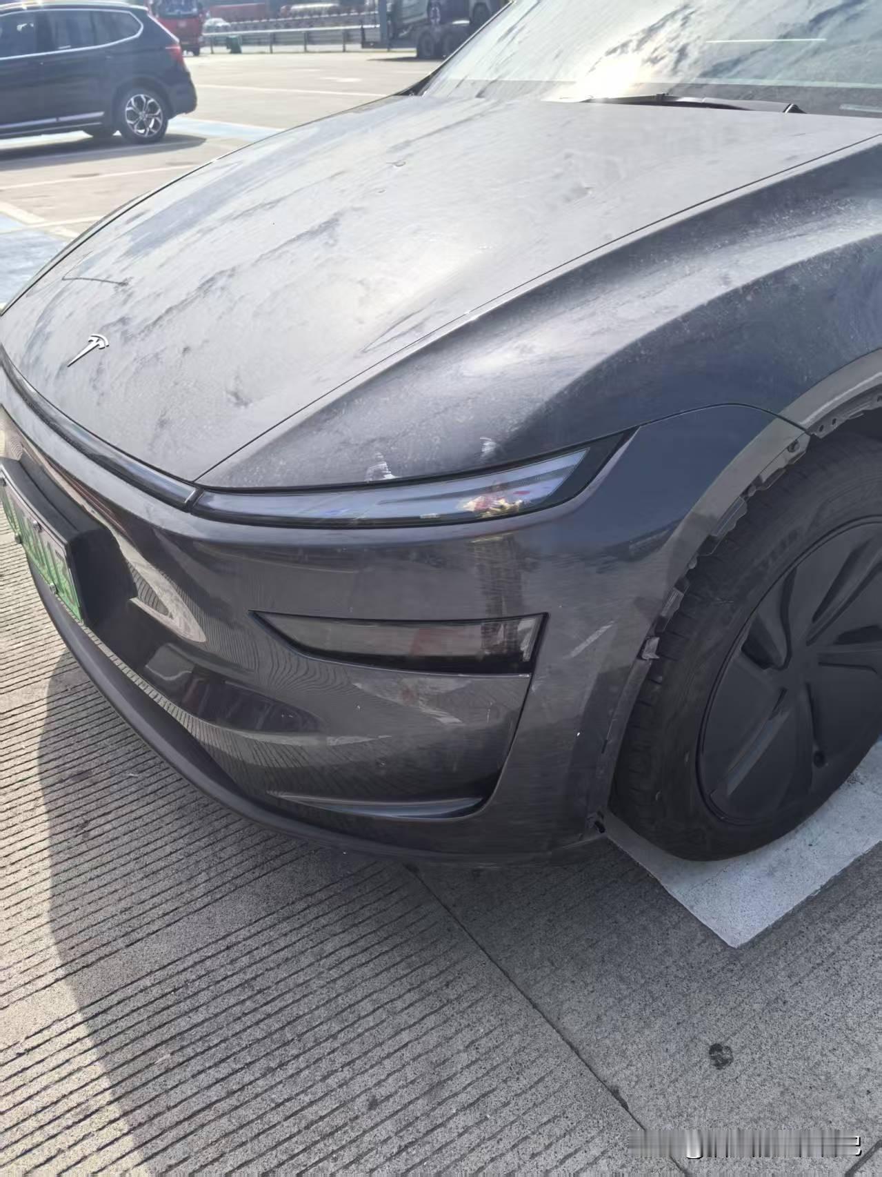 刚接了一个揪心的电话，现在心还悬在半空！女儿今天动身从顺德回长沙，在高速服务区