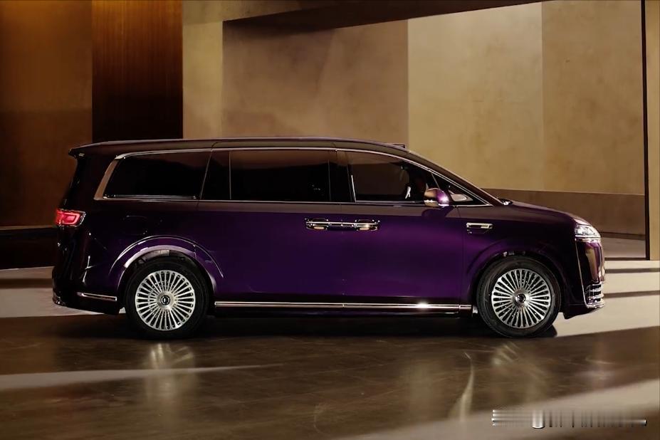 这就是50万的MPV智界V9外观了，能不能颠覆传统MPV？鸿蒙智行的第一款旗