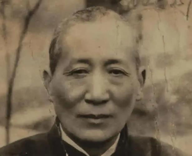 横行乡里的地主刘文彩后代子孙兴旺，2010年清明上千名散居国内外的本家回老家上坟