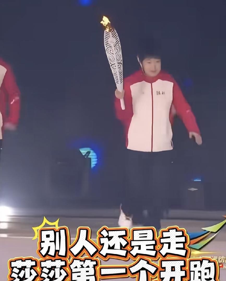 孙颖莎在球场上算球能精确到毫米，结果一下场，连晚会舞台上的追光灯都能走丢。彩排时明明教得好好的，一到