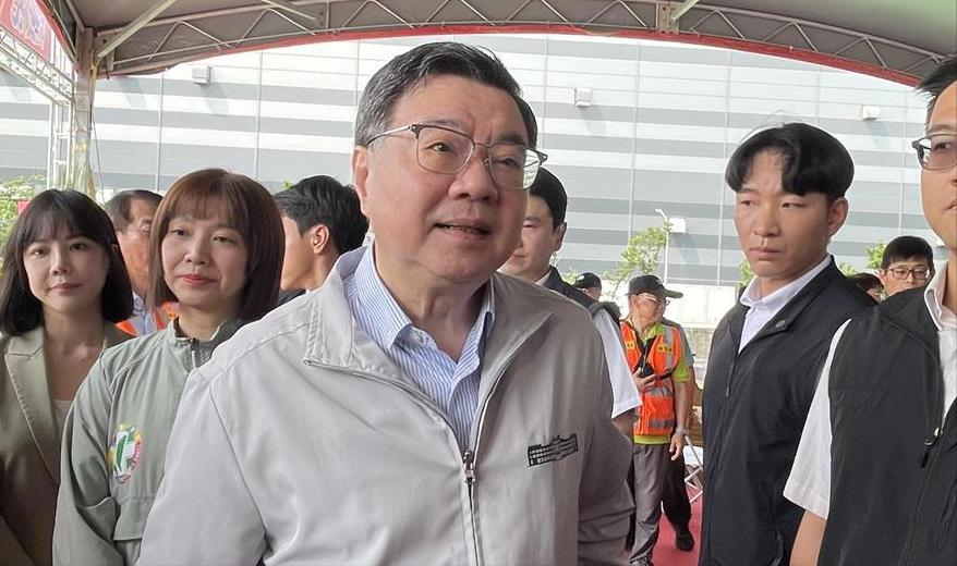 击中“台独”软肋，卓荣泰暴跳如雷。据台媒报道，台行政机构负责人卓荣泰4月11日