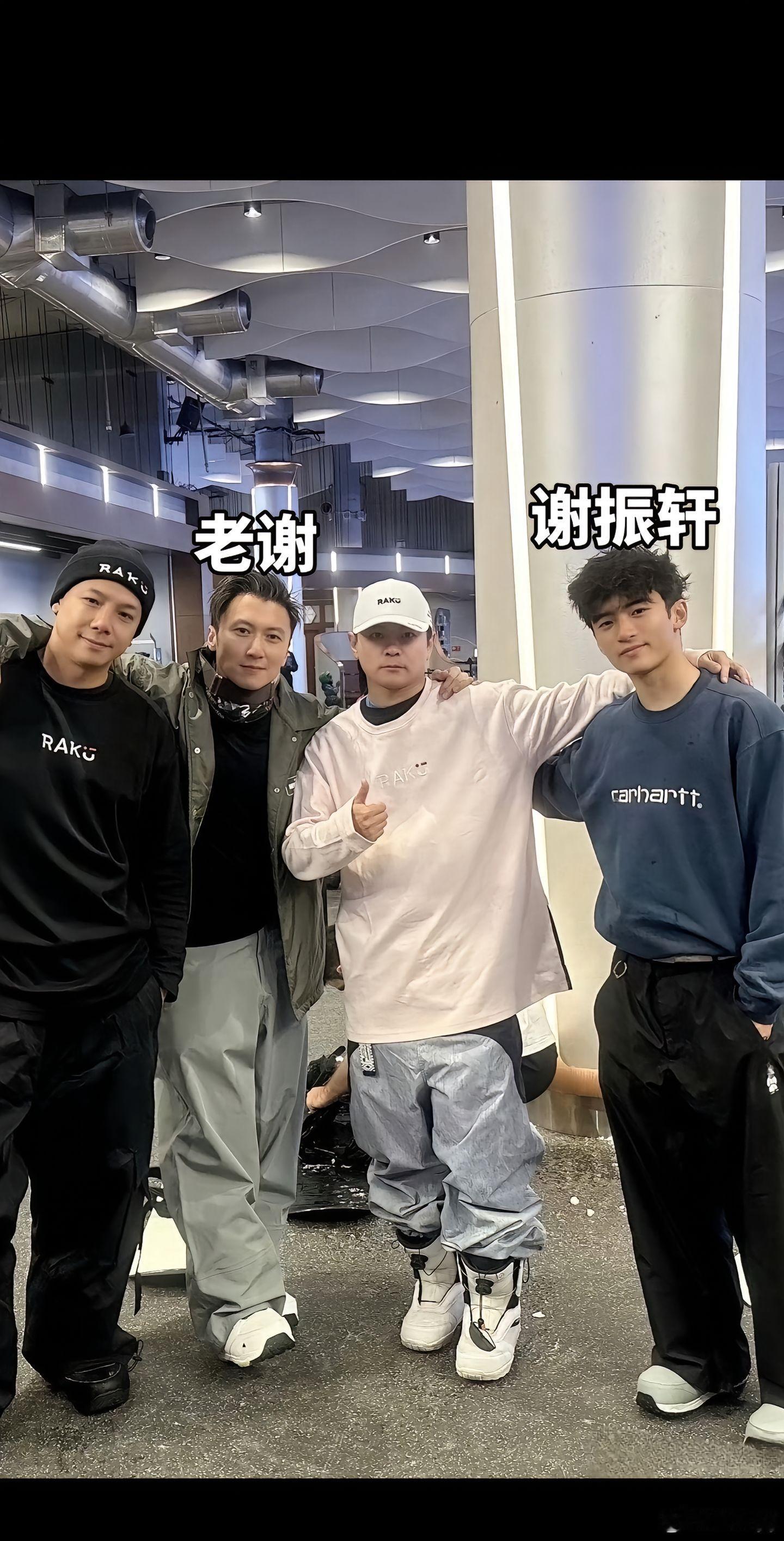 所有的明星里面他儿子可能是最帅最阳光一个，出道吧，可以去去内娱的脂粉气谢霆锋谢振