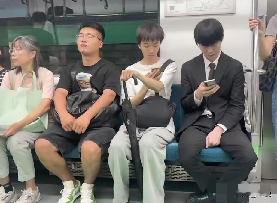 都是亚洲人，但只有一个是中国人，一眼能看出，你说是哪位？