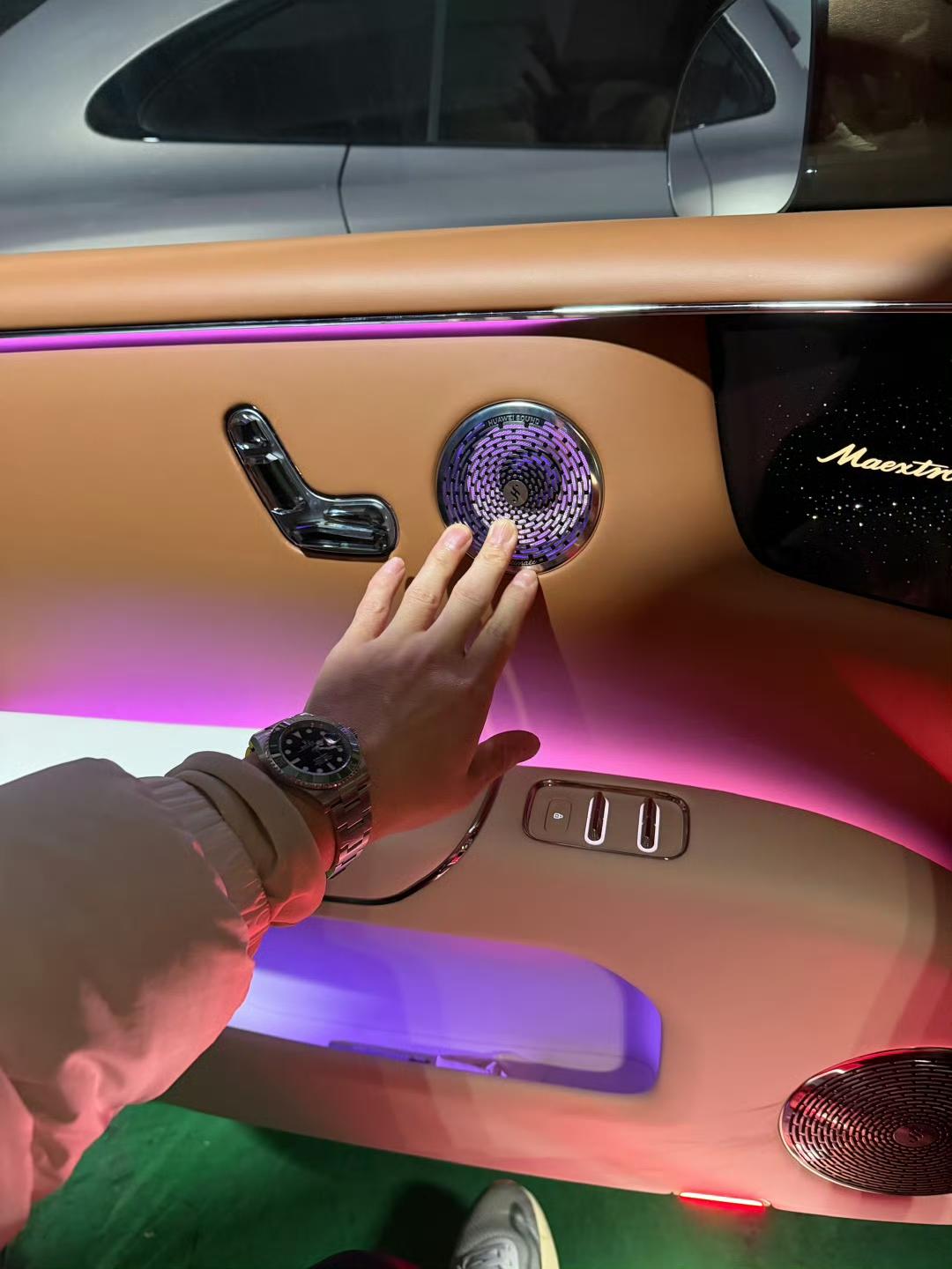 懂车帝说尊界S800音响罩割手，这个确实让广大网友表示10分的不理解！如果说