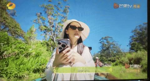 花少播了这么久，最经不起回放的，往往是一些当时没人在意的小插曲。有人把第一季