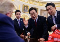 #特朗普点名韩国一点用没有#【特朗普再点名韩国：一点用都没有，4.5万名驻韩美军