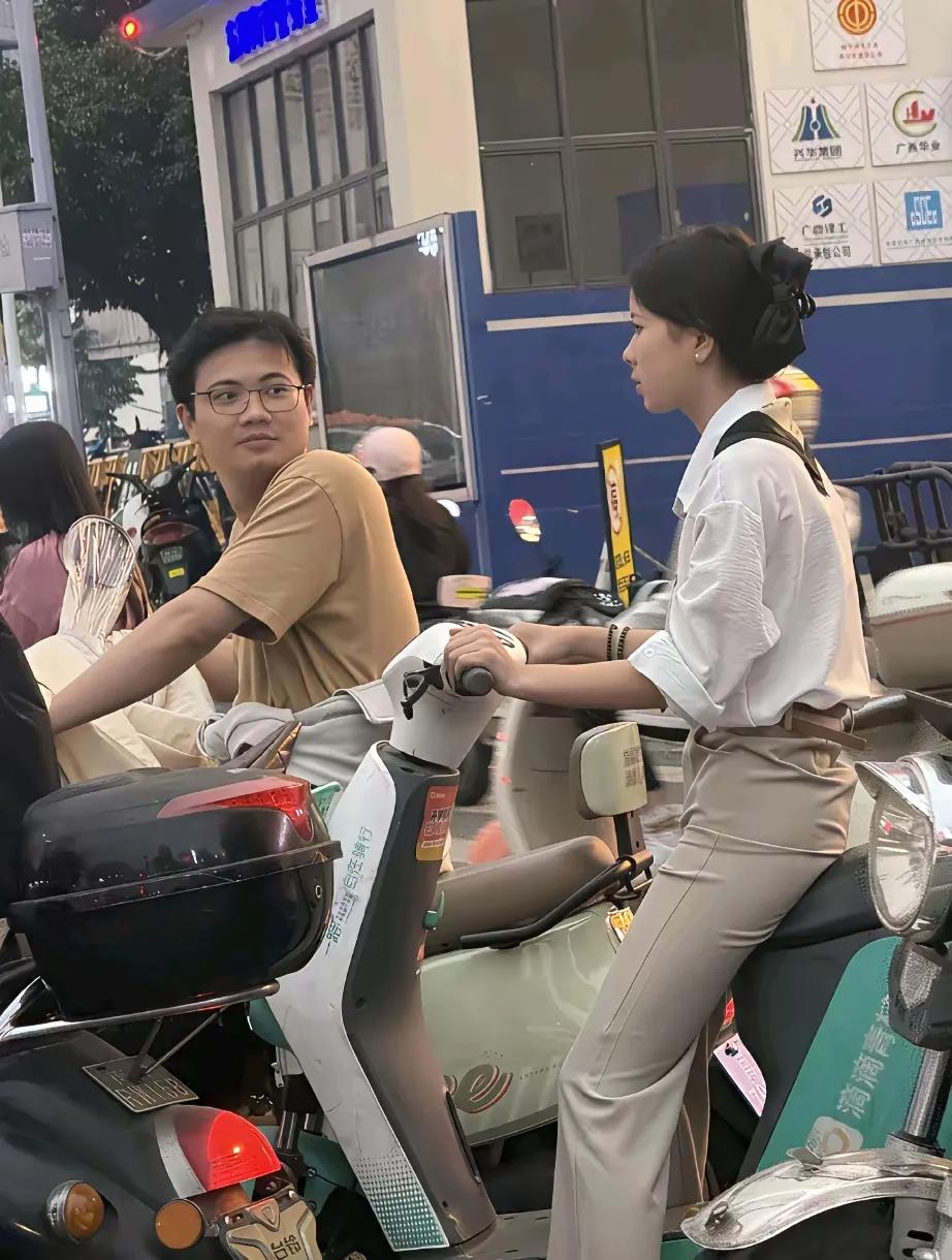 光看有什么用？大胆一点去加个微信呀！