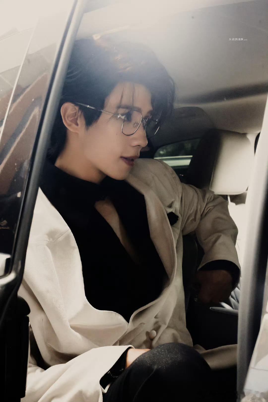 罗一舟今日份上班路透，漫画里走出来的！​​​