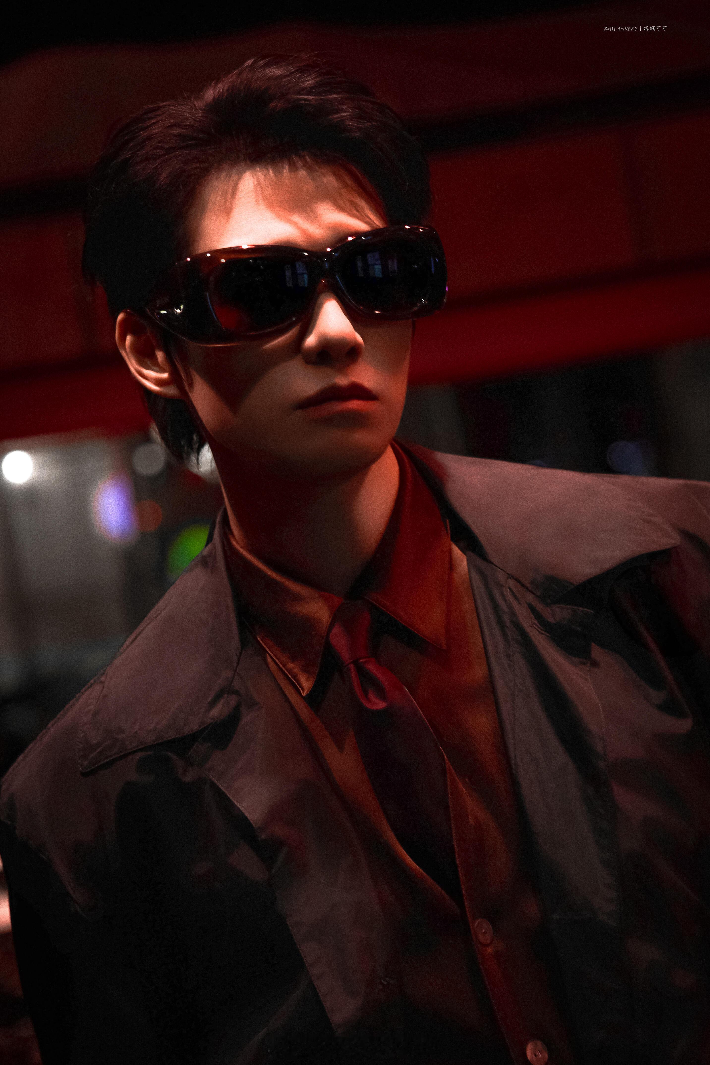 魏大勋SaintLaurent02026男装大秀路透大勋花把色彩碰撞诠释的