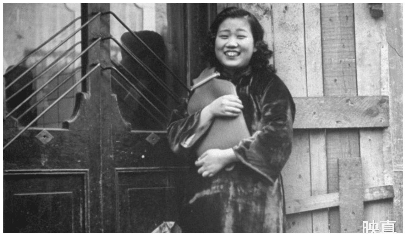 1919年，23岁的郁达夫去青楼，想要发泄一晚，对老鸦说:“给我找一个年纪大，长
