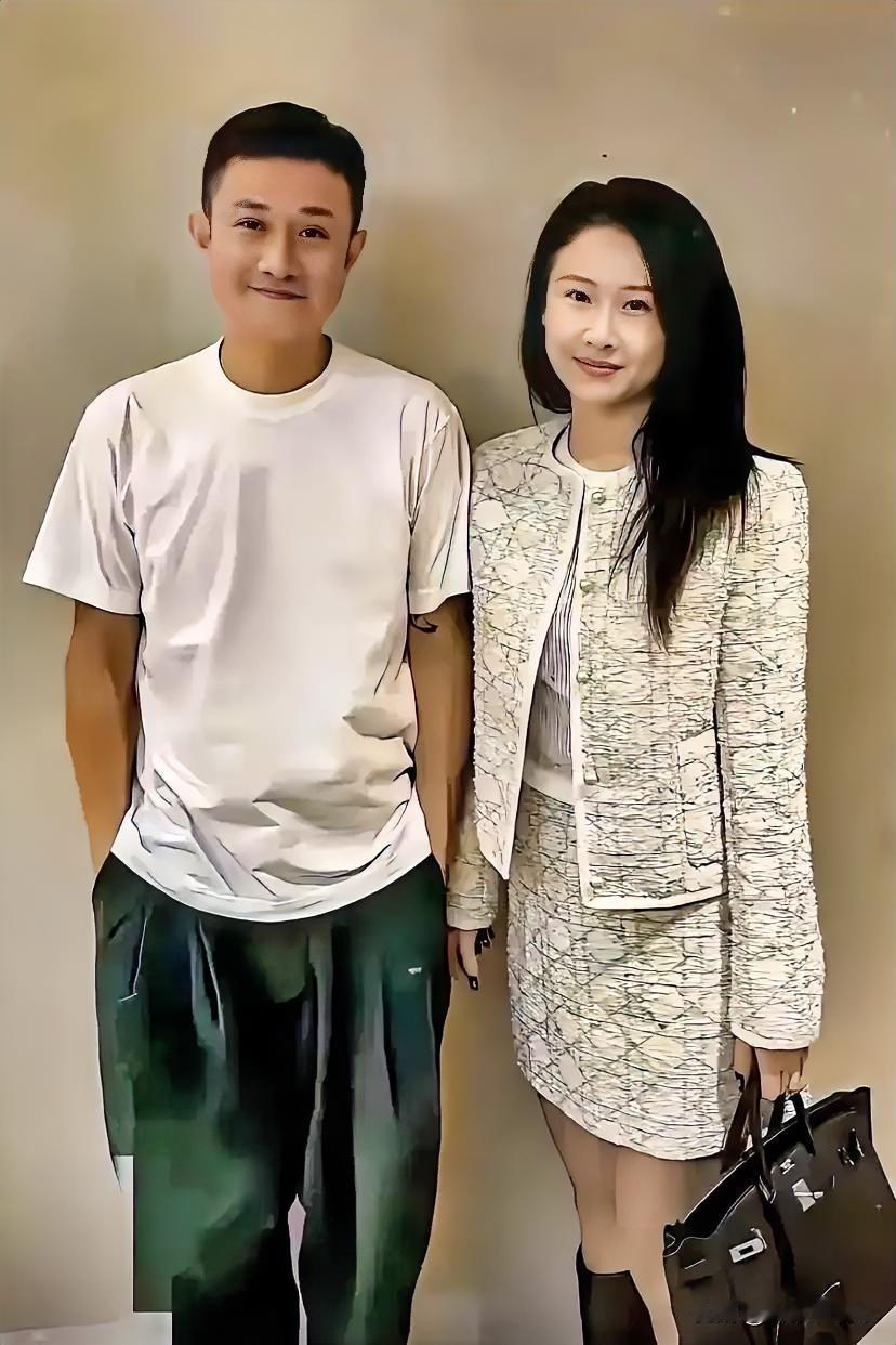 文章自从和马伊琍离婚后，这是又出现新欢了吗？看这位美女气质一点不输马伊琍！气质非