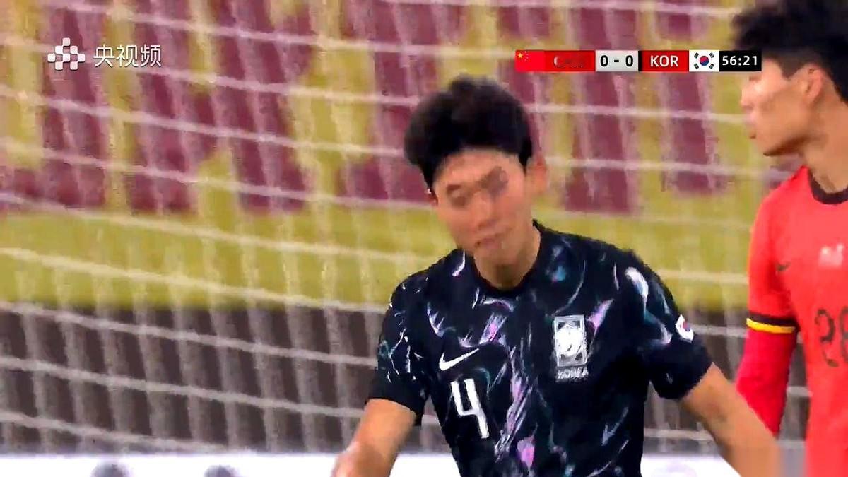 今晚这球赛，我跟你讲，活久见。韩国队那个4号，单刀，就剩一个门将了，眼看就要起