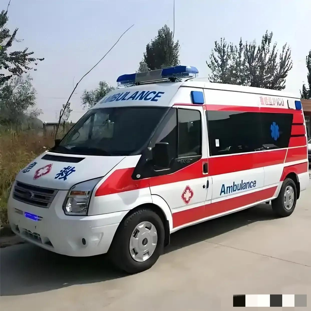 河南，男子在医院开急救车，有13年了，工资8000左右，在特殊时期，他被医院评为