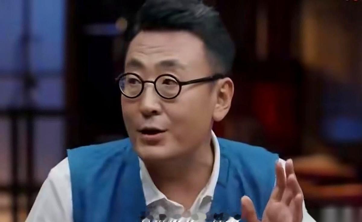 整整两个月，家里那台大电视就像一块巨大的黑色墓碑。买回来不到一个月就坏了，然后