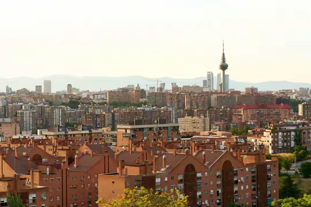 西班牙国王绕开北上广，首站扎成都？双向奔赴的实在账太好嗑！时隔18年，西班