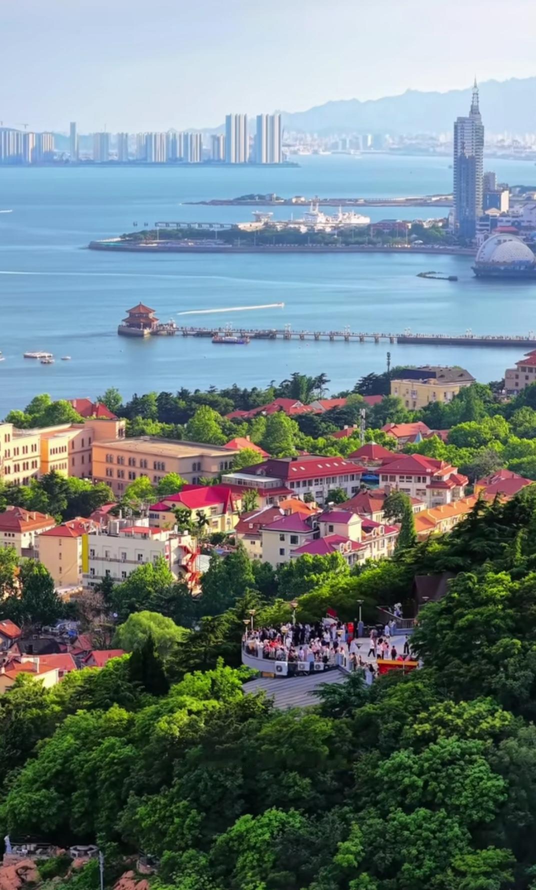 青岛是中国最美的海滨城市，是中国色彩最美的城市，这一点应该没有什么争议。刚才刷到