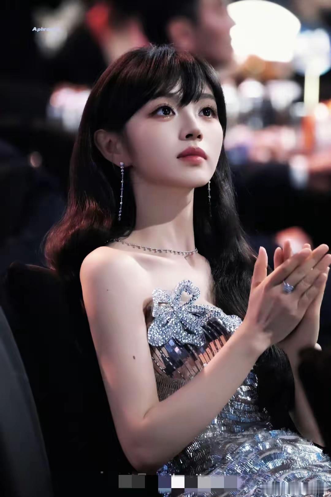 什么是真正的顶级美女？看今晚尖叫之夜的田曦薇我就懂了，或许你不懂刘亦菲的美，但请