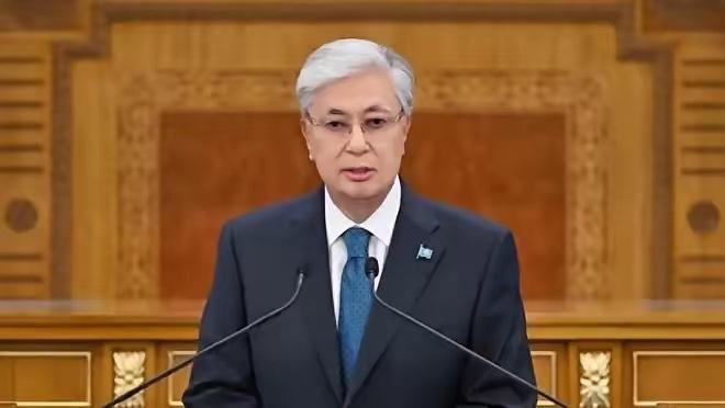 隐忍4年，一招定乾坤！托卡耶夫彻底"掀翻"旧王朝，哈萨克斯坦"改头换面"别人