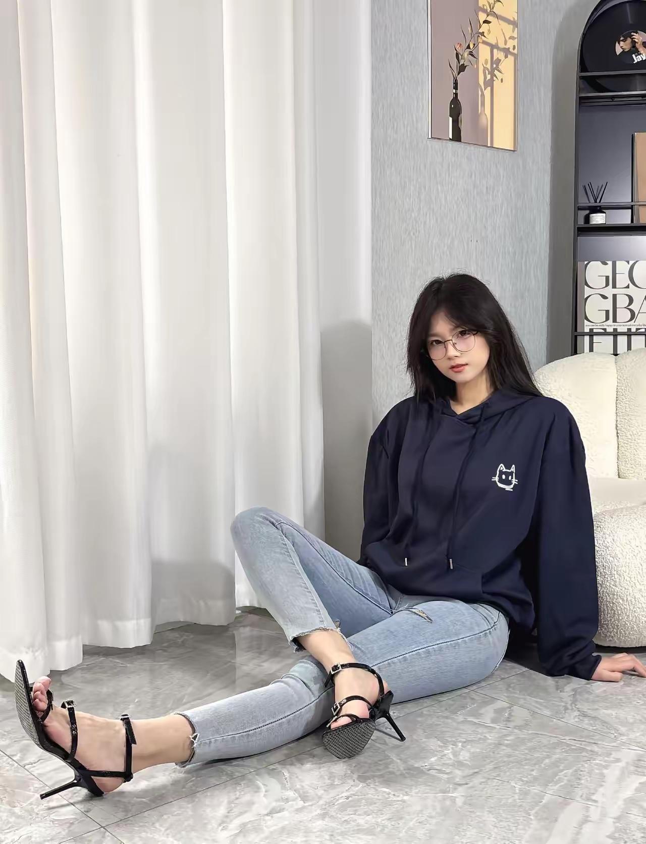 日常穿搭风格/牛仔裤穿搭，显身材，身材好，腿直，有肉，这个穿搭太适合了女人到底喜