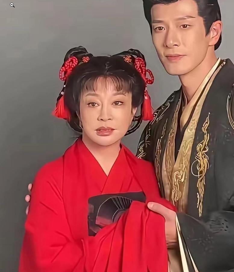 你让二十岁的演员喊75岁的人喊姑娘当时我都懵了什么年龄演什么角色，再怎么保养