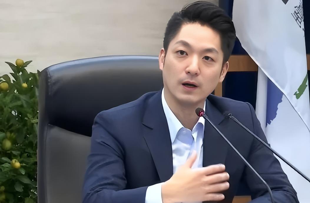 蒋万安参选2028？蓝营要是当真，那就上了民进党的当了。论资历，论能力，蒋万安