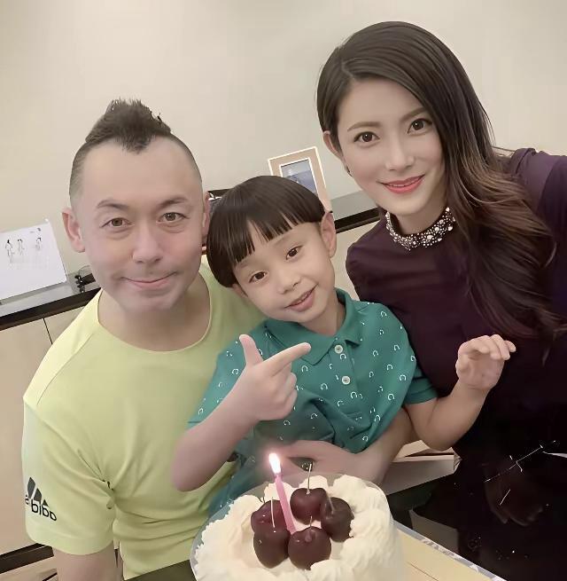 马荔虽然是雷宇扬的妻子，但是结婚后跟丈夫以及孩子相处，感觉都很精致，都很在意穿着
