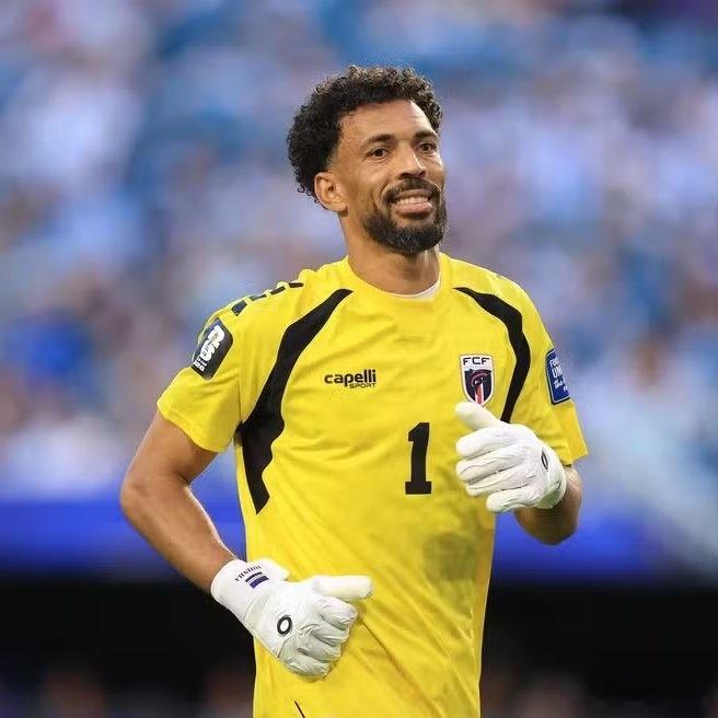 你认为佛得角门将在科洛科洛（Colo-Colo）的薪水会是多少？2025年，科洛