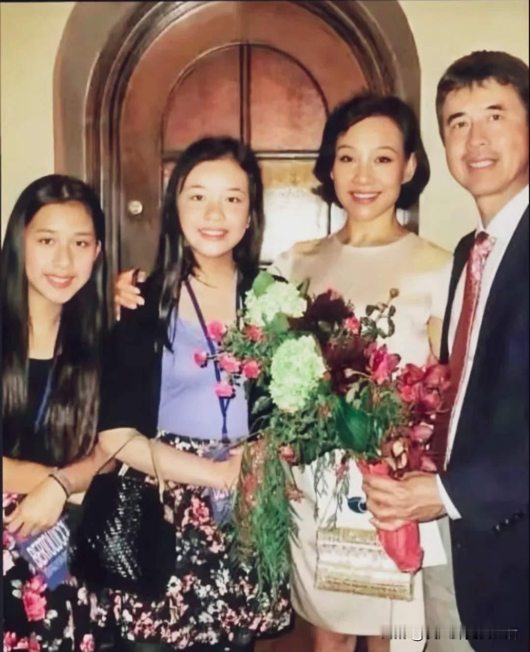 陈冲因为写了一本书，曝光了自己的私生活。她的前夫柳青，是好莱坞的一位动作指导，