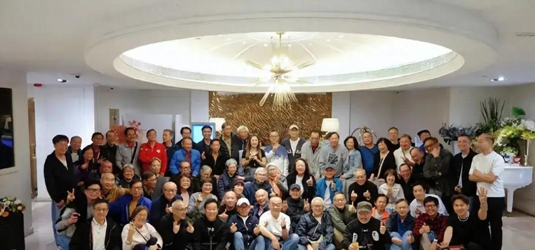 周润发有个被香港娱乐圈刻意隐瞒的“坏习惯”，这个习惯让他“损失”了至少千万。