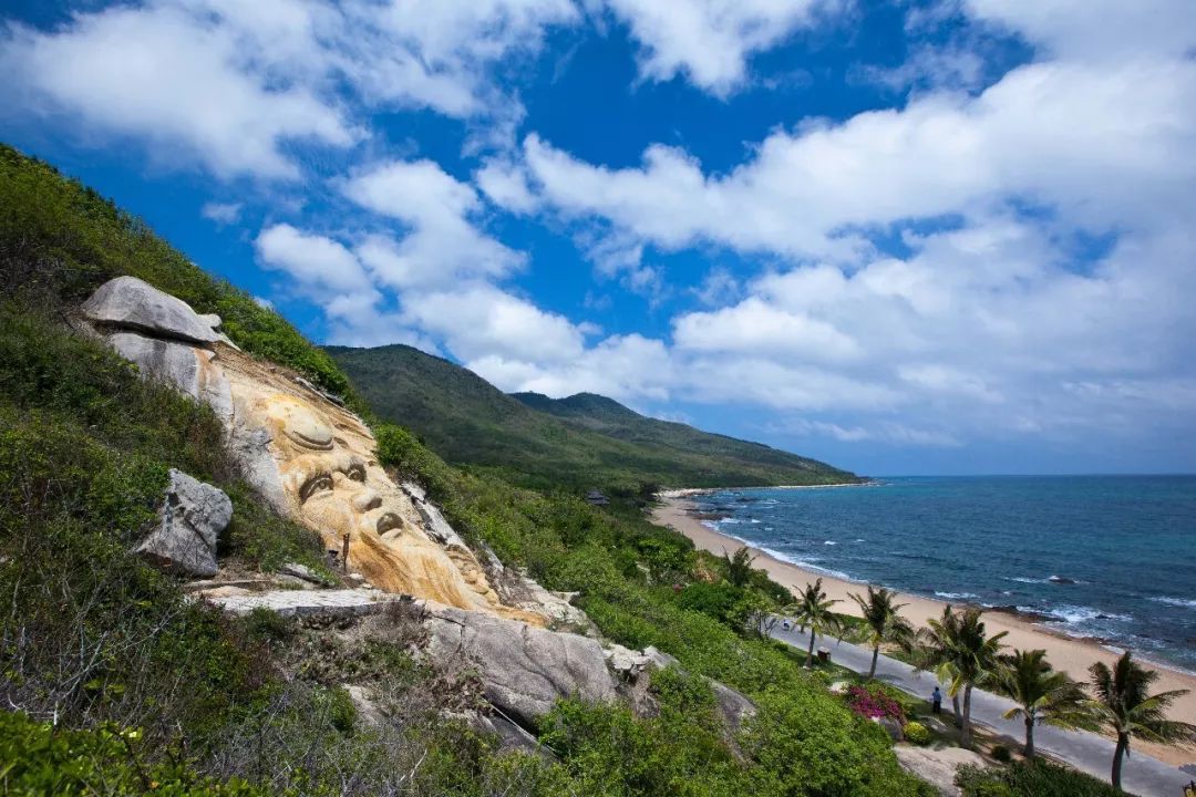 自驾旅行你是赶路派还是看景派呢出来玩主打一个开心，像出去自驾游一样，不要急着赶