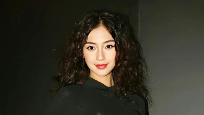 Aneglababy黑色妆造惊艳全场，魅力无法抵挡！