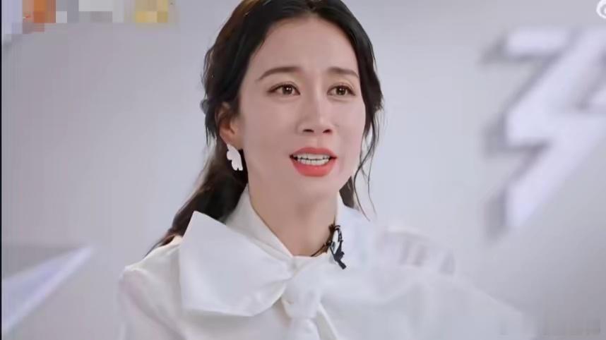 温峥嵘在《乘风》中被孤立了。她选队长的时候，每一个她都站起来了，可是五个队长都没