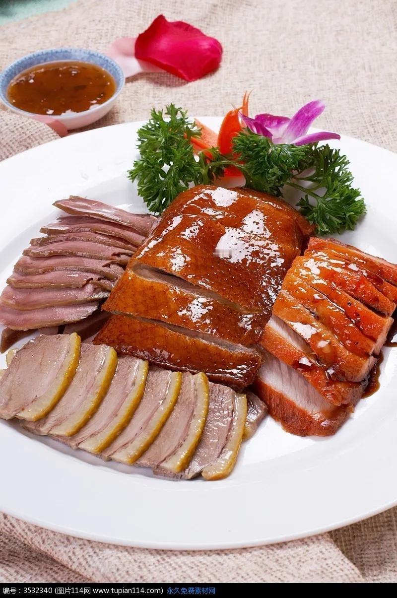 中国34个省级行政区最具代表性的特色美食：北京：北京烤鸭天津：狗不理包子