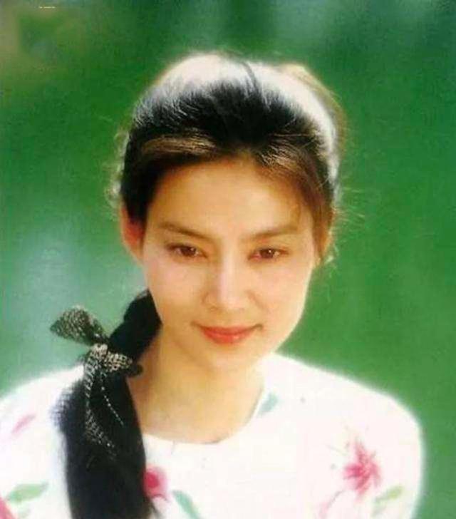 1979年，刚结婚1年的潘虹，出轨了导演杨延晋，杨延晋的妻子洪融可不是省油的灯，