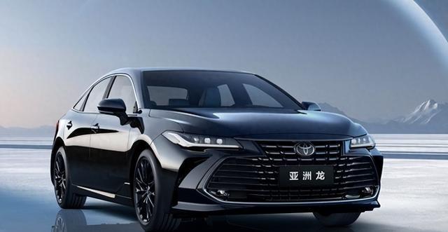 丰田终于开窍了！以前亚洲龙是中年商务专属，现在星耀版直接全黑套件拉满，17.98