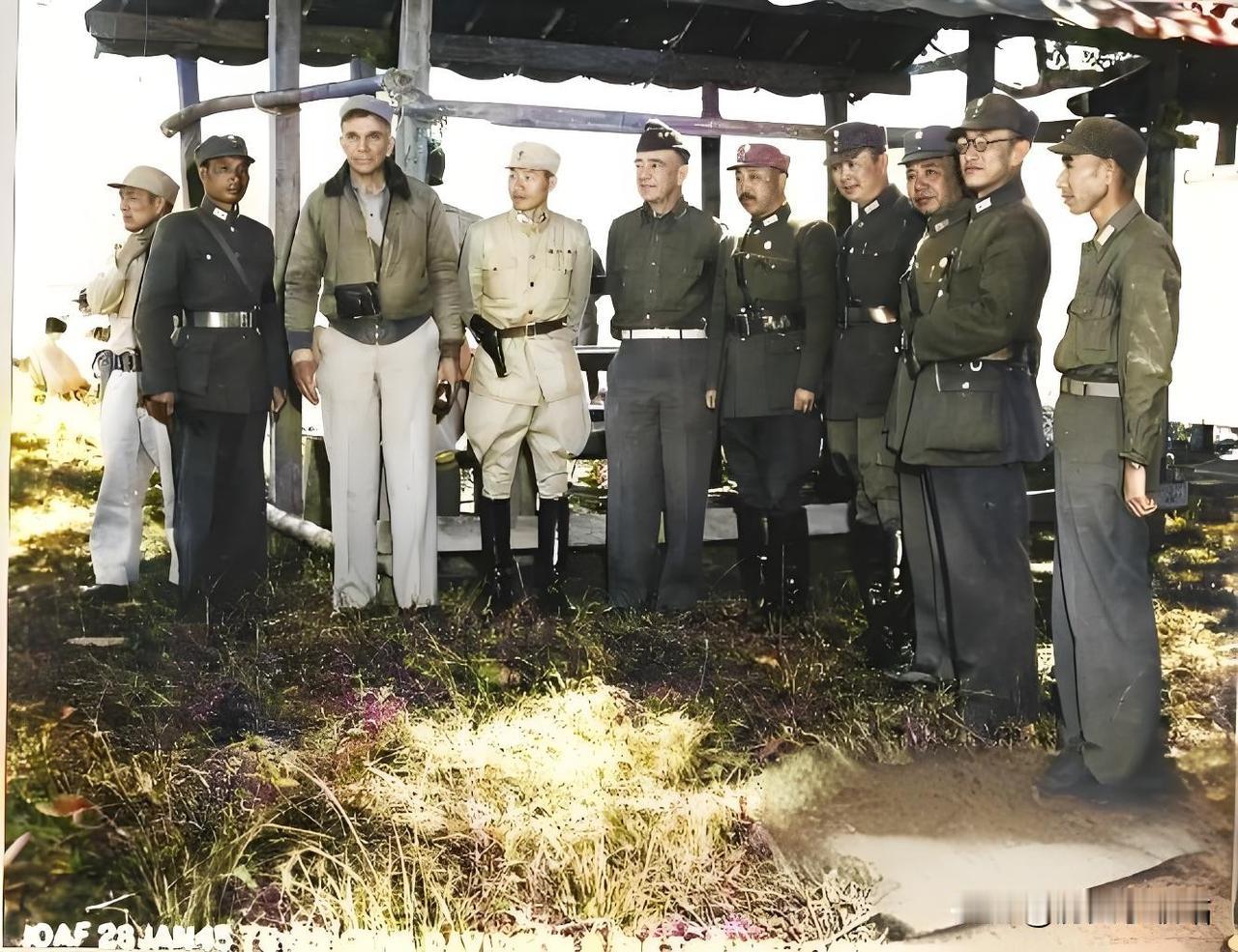 这张拍摄于1945年2月28日的畹町中印公路通车仪式照片，定格了中国远征军、驻印