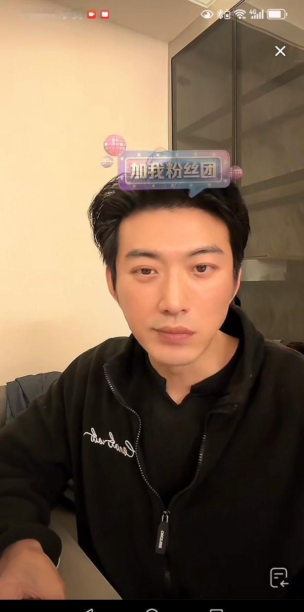 于龙直播翻车现场！被问女明星吃不吃晚饭，他竟然这么回？“我们又不是明星！”