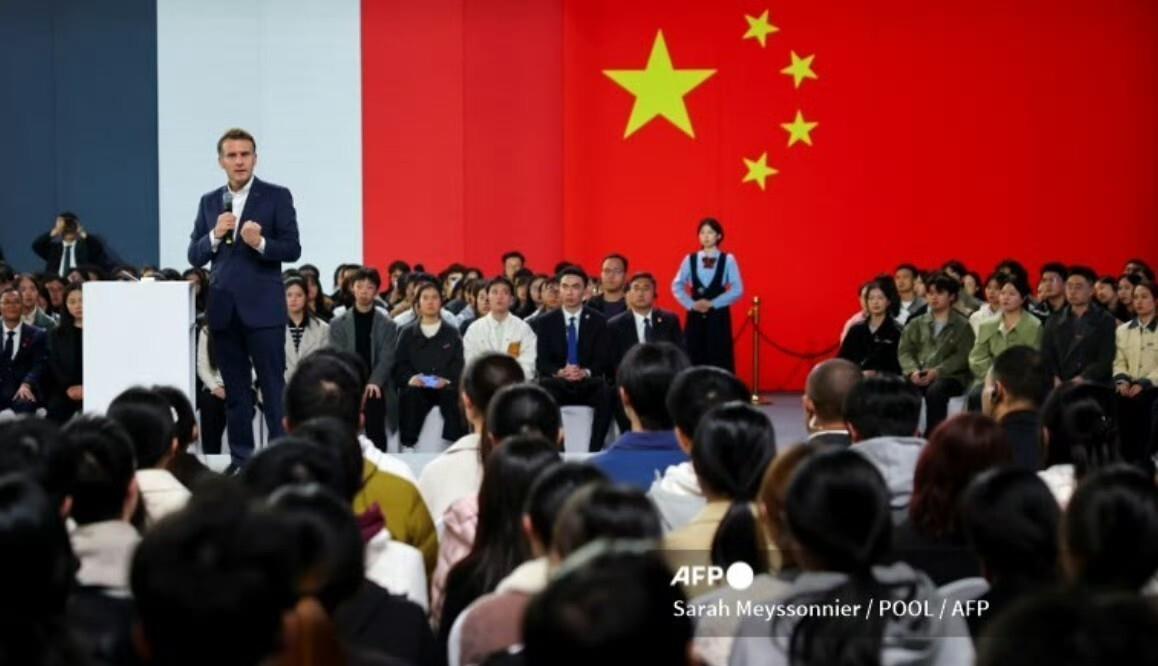 西方集体慌神！中国这波科技反杀太硬核谁能想到，马克龙带着35位法国企业大佬