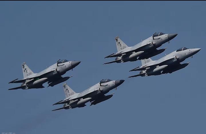 “阿联酋着急了！​4月12日，在巴基斯坦的战机抵达沙特后，阿联酋也宣布一个消息